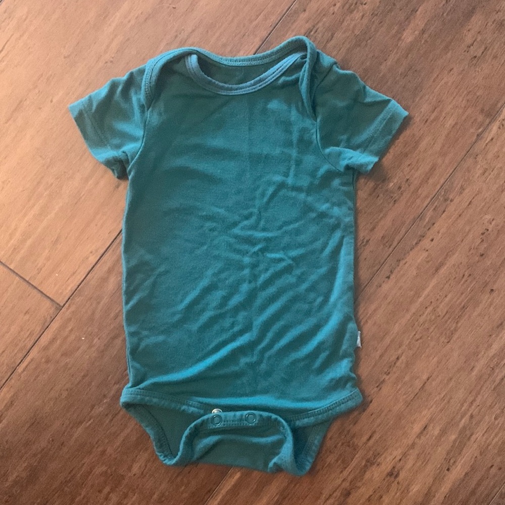 Kyte Baby Bodysuit Onesie size 0-3months (dark green)